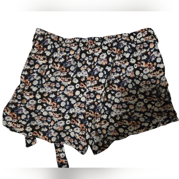 Forever 21 Girls’ Size 13/14 Black Floral Tulip Hem Shorts – Lightweight - Picture 1 of 4